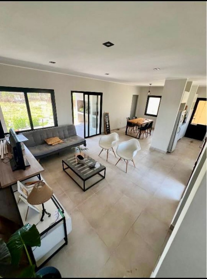  EN VENTA: Duplex Moderno en Los Robles - La Silleta