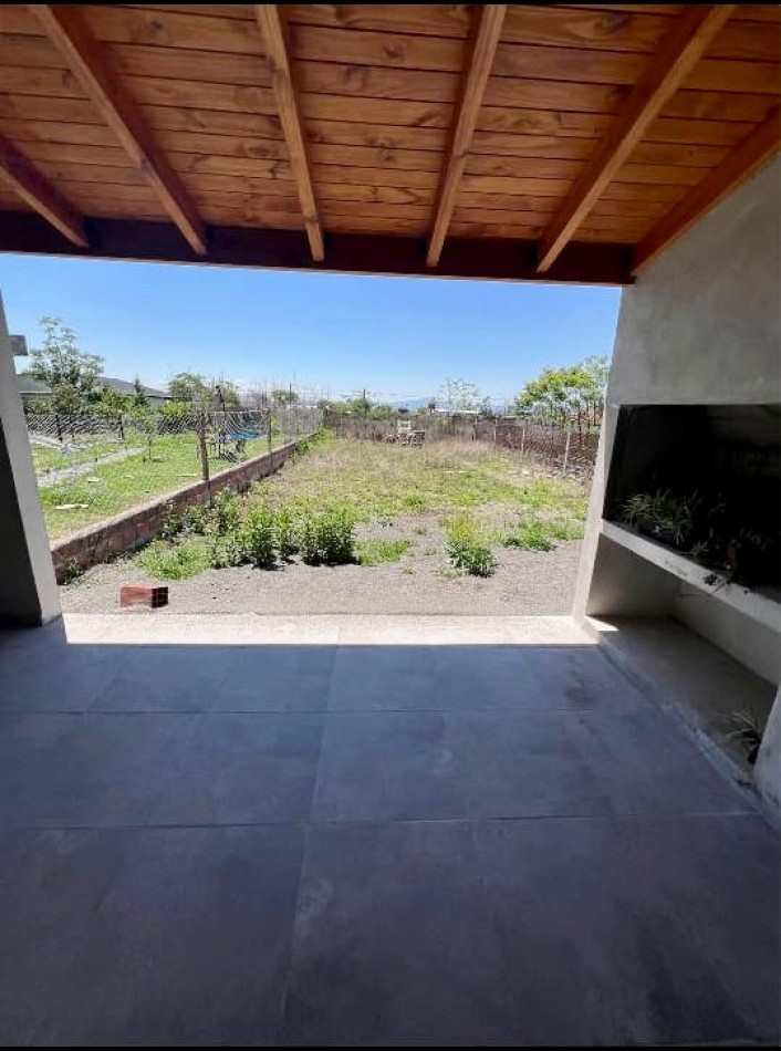  EN VENTA: Duplex Moderno en Los Robles - La Silleta