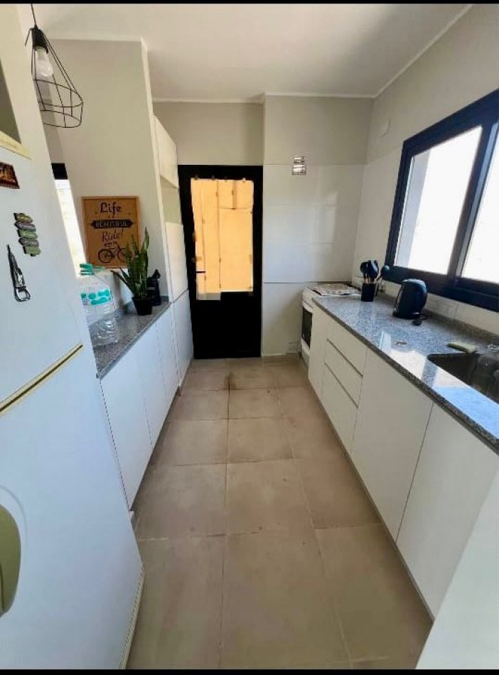  EN VENTA: Duplex Moderno en Los Robles - La Silleta