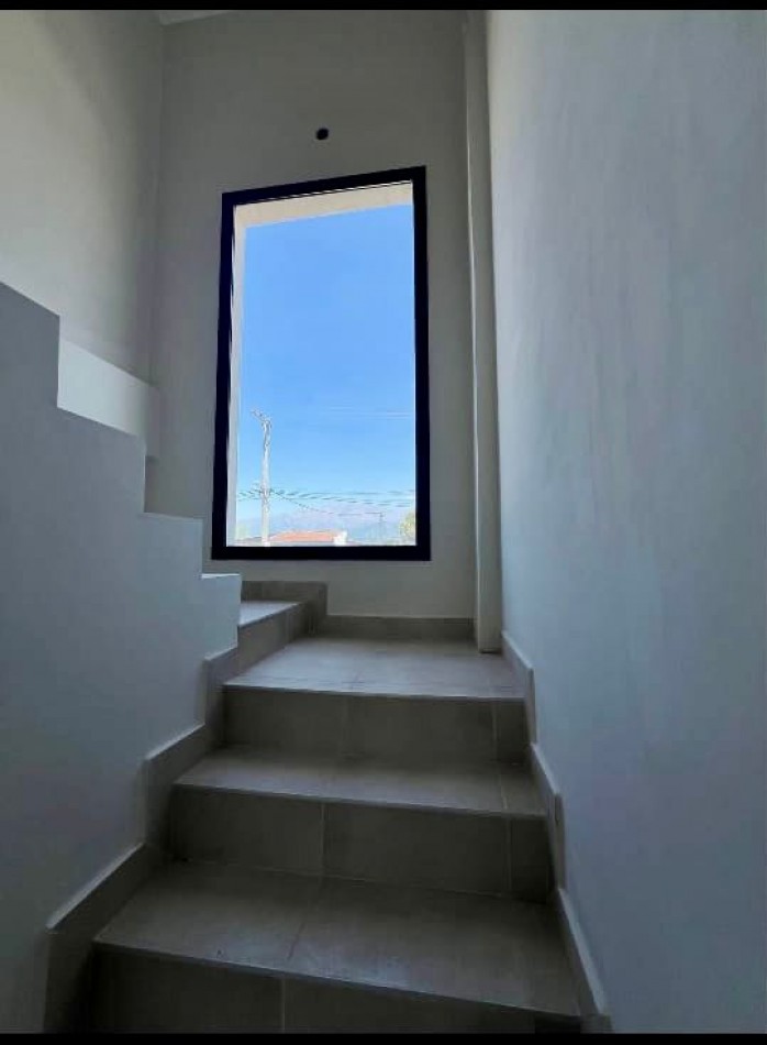  EN VENTA: Duplex Moderno en Los Robles - La Silleta