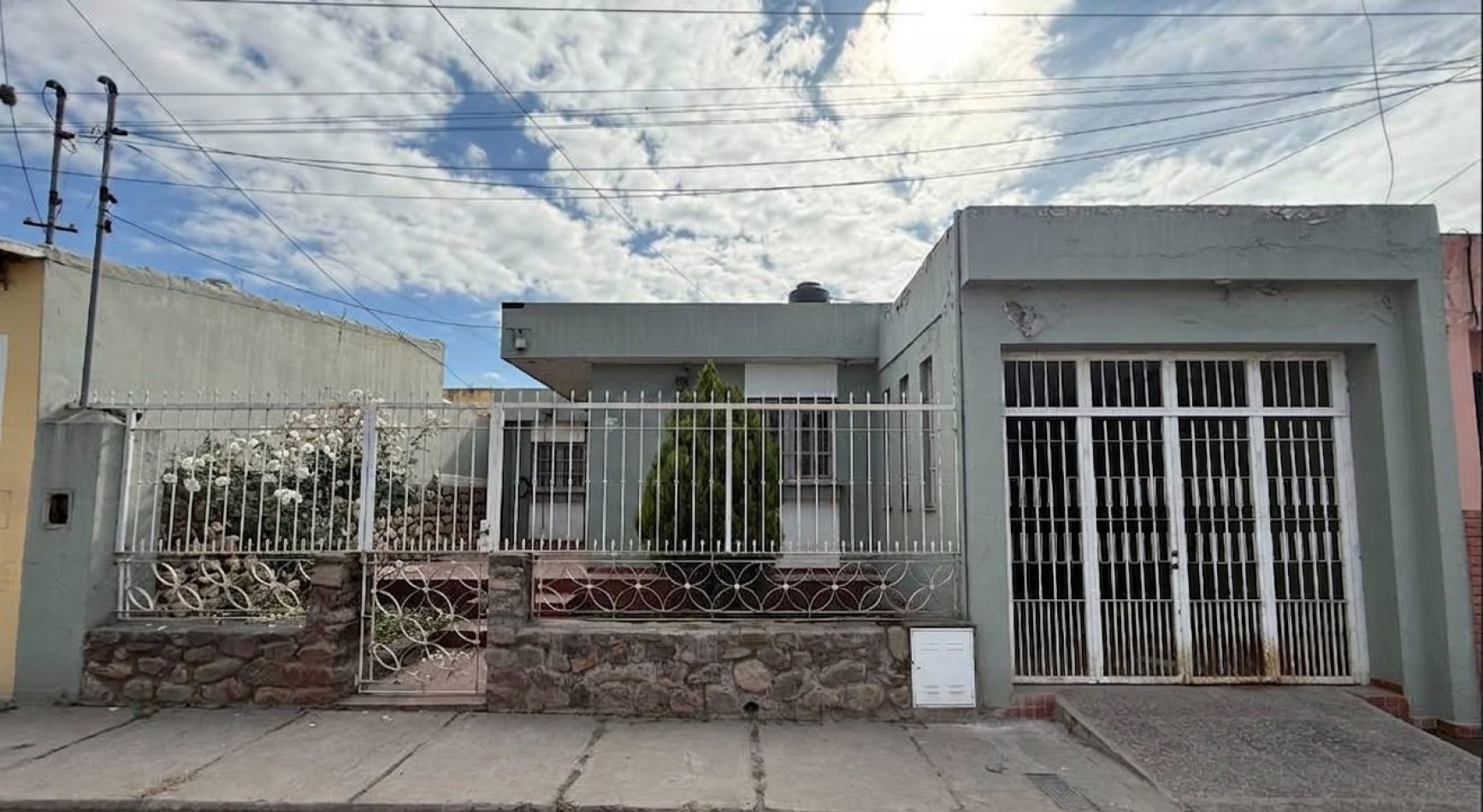 CASA EN VENTA - BARRIO LAS LOMAS