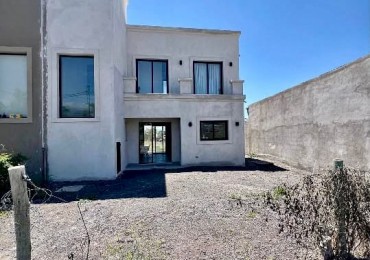  EN VENTA: Duplex Moderno en Los Robles - La Silleta